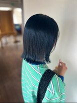 ラクレ(d.la cle) ネイビーブルーと切りっぱなしボブ【ラクレ/西大分】