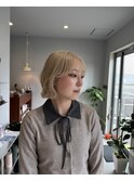 ハイトーンベージュ／切りっぱなしボブ