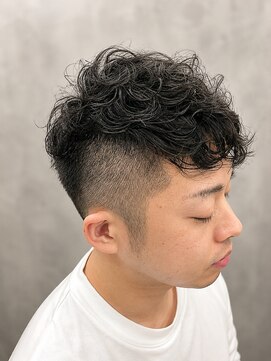 ワンエイティ(180°) ソフトモヒカンパーマ