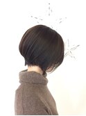 奥行き感のあるショートスタイル