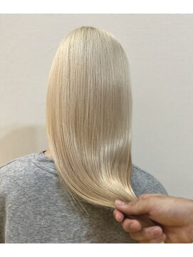 カラ ヘアーサロン(Kala Hair Salon) white blond