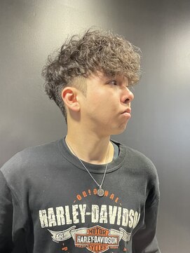 アウル 心斎橋(owl) 【スペインカール】バーバー/フェード/刈り上げ/メンズカット