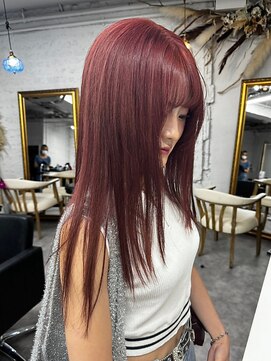 リア(riah) デザインカット/レイヤー/ナチュラルストレート/ベリーピンク