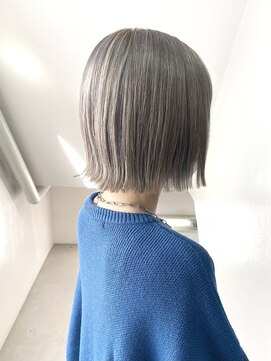 リルア 博多(LIRUA) ハイトーングレーのミニボブ