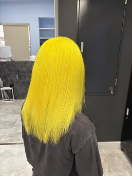 ホワイト 梅田(white) ビビッドイエロー >