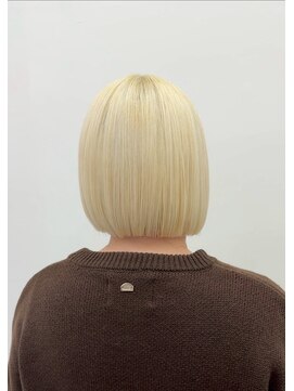 アウラ(AURA) ハイトーンボブブロンドカラー