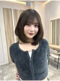 前髪ありミディアムレイヤーカット顔まわり透明感カラーベージュ