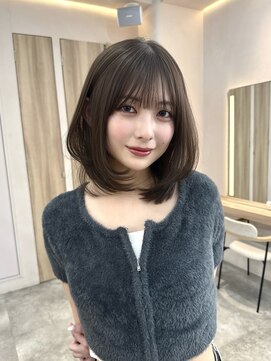 ウェイズトウキョウ 新宿店(Ways TOKYO) 前髪ありミディアムレイヤーカット顔まわり透明感カラーベージュ