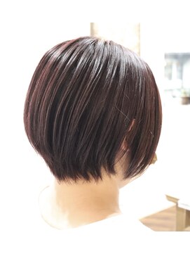 ウィスカーヘアー(whisker hair) ピンクベージュ　前下がりショートボブ