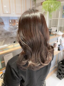 ネオリーブ チロル 横浜西口店(Neolive CiroL.) 艶髪アッシュベージュ　レイヤーカットスタイル