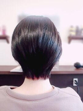 ルイス(Louis) 【美髪のススメ】首筋に沿う大人ショート