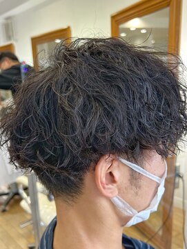 ヘッズ 本八幡店(HEADS) MEN'S HAIR  センターパート　ツイストスパイラル　コンマヘア