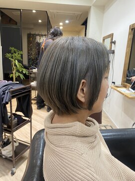 ハーツ(Heart's) 白髪ぼかしハイライト大人ショート