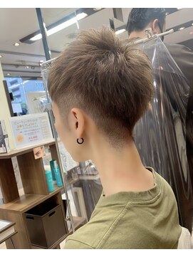 アッシュ 横浜西口店(Ash) 2ブロック刈り上げベリーショート