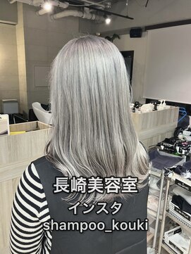 コワファースト長崎シャンプーボーイ 2nd(COIFF1RST 長崎 SHAMPOO BOY) 長崎 ブリーチ2回 ホワイトグレージュ