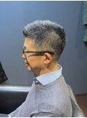 白髪を活かしたビジネスベリーショートオールバック