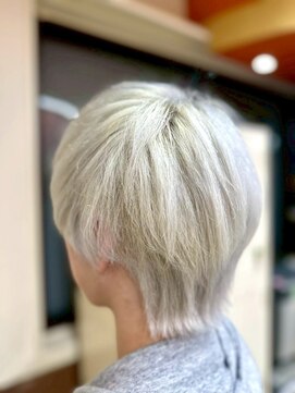 エターナルバイマティーナ(Eternal by MATINA) 【ミニウルフ×ホワイトカラー】池袋美容室