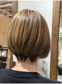 金町美容室 ハイライト×グレーカラーのボブスタイル