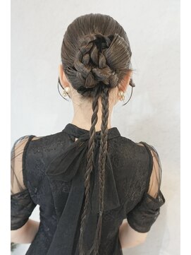 クム(kumu) ヘアセット/結婚式/二次会/お呼ばれヘア/カチモリ/リボン/アップ