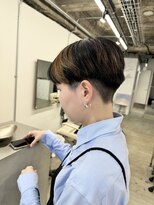 シアー(siar)&nbsp;アンブレラカラー　ハイトーン　ケアブリーチ　刈り上げショート