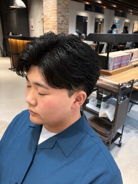 ボンドストーリーホワイト(BondStory White) かっこいいフェザーパーマ