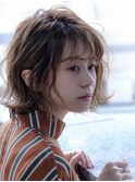 外はねカールの女っぽシースルーボブ