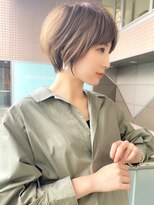 アンド ストーリーズ(&STORIES) 大人可愛い前髪ありのひし形耳掛けショートボブ　20代30代40代