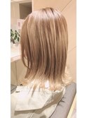 外ハネミディアムボブ