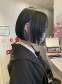 前下がりボブ×ブルーブラック・インナーカラー