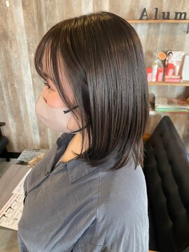 アルム(hair salon Alum) ミディアムレイヤー　透明感グレーカラー　丸みデザイン