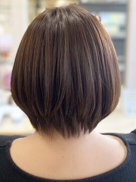 ヘアークリアー 春日部 大人可愛いレザーショートスタイル/首元スッキリ/30代40代50代