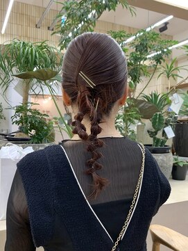 パークレーン アイス イヴェン(park lane ICI yeven) お呼ばれアレンジ　20代　30代　大人かわいい編みおろし