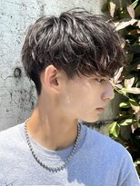 緩めツイストスパイラルパーマシャドウパーマツーブロック原宿