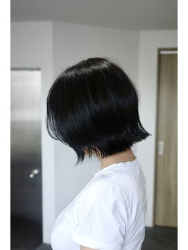 ストラット(STRUT) 切りっぱなしショートボブ