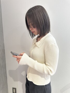 ヨーク(YOKE) YOKE 大人ボブ切りっぱなしボブミルクティーアッシュベージュ