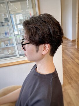 コモレビ(komorebi) 【山本智文】センターパートルーズパーマ