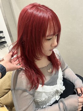 ナンバー 大分中央町店(N°) 鮮やかレッドで透明感たっぷりミディレイヤースタイル