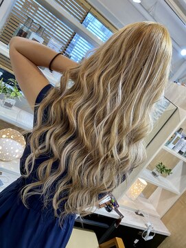 ラピス 大宮(Lapis) 『ホワイトハイライト』