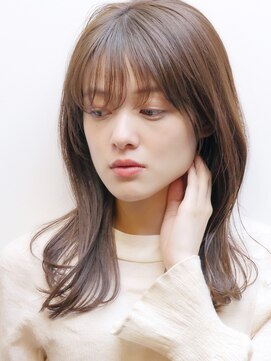七ッ星+ 大人可愛い外ハネミディ