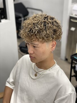 ワン(ONE) プードルパーマ×スキンフェード