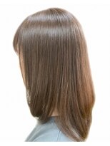 黄ぐまくん美容室 セミロングレイヤー