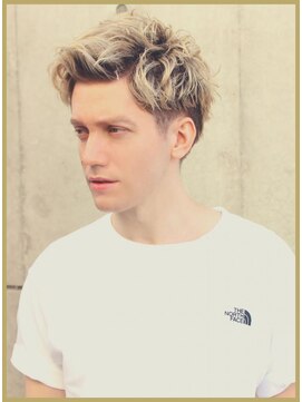 ジジバイワースホワイル(jiji by WORTH WHILE) ハイライト波巻きアップバングツーブロックマッシュ束感ショート