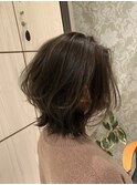 20代30代前下がりショートツヤ感ボブウルフレイヤーカット