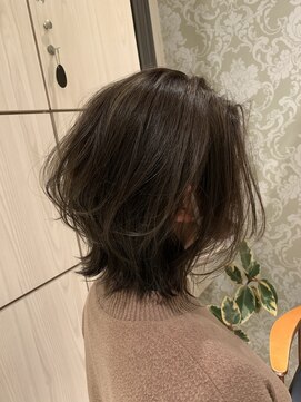 アース 三木店(HAIR & MAKE EARTH) 20代30代前下がりショートツヤ感ボブウルフレイヤーカット