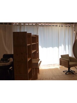 頭皮の汚れを落とし頭皮改善。絶妙な力加減のマッサージで、日頃の疲れを癒し、健康な髪へと導きます。