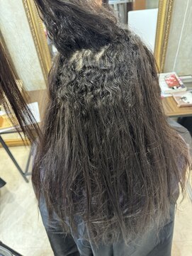 アンフィサンクミル 銀座(AnFye cinq mille) 強いくせ毛も高難易度縮毛矯正でツヤツヤの艶髪ストレート♪