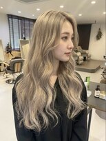 チオ(Chio) 透明感「シルキーブロンド×リラクシーウェーブ」