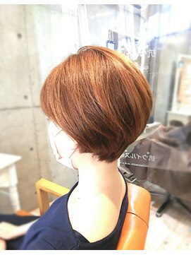 オモルフィ(Omorfi) 大泉学園 Omorfi 大人可愛い 前髪あり ひし形ショートボブ