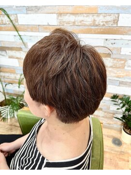 ハウオリ ヘアーワークス(Hauoli hair works) レイヤーショート×チャコールグレー柔らかカラー