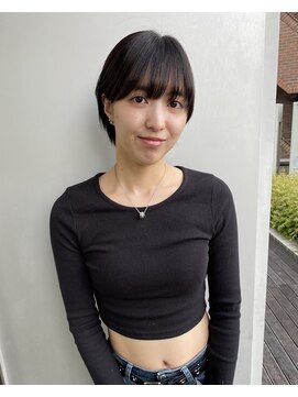 エアー 青山(AIR) 丸みショート前下がりセンターパートハンサムくびれショート